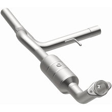 Load image into Gallery viewer, Magnaflow Catalytic Converter Direct Fit Magnaflow 07-08 Ford F-150 4.6L Direct Fit Converter
