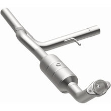 Load image into Gallery viewer, Magnaflow Catalytic Converter Direct Fit Magnaflow 07-08 Ford F-150 4.6L Direct Fit Converter
