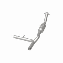 Load image into Gallery viewer, Magnaflow Catalytic Converter Direct Fit Magnaflow 07-08 Ford F-150 4.6L Direct Fit Converter
