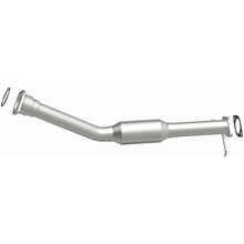 Load image into Gallery viewer, Magnaflow Catalytic Converter Direct Fit Magnaflow 07-09 Chevrolet Impala 5.3L Direct Fit Converter
