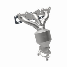 Load image into Gallery viewer, Magnaflow Catalytic Converter Direct Fit Magnaflow 07-09 Hyundai Santa Fe 3.3L Direct Fit Converter
