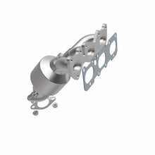 Load image into Gallery viewer, Magnaflow Catalytic Converter Direct Fit Magnaflow 07-09 Hyundai Santa Fe 3.3L Direct Fit Converter
