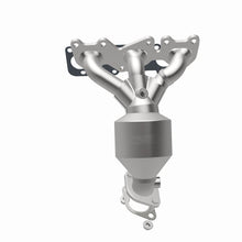 Load image into Gallery viewer, Magnaflow Catalytic Converter Direct Fit Magnaflow 07-09 Hyundai Santa Fe 3.3L Direct Fit Converter
