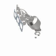 Load image into Gallery viewer, Magnaflow Catalytic Converter Direct Fit Magnaflow 07-09 Hyundai Santa Fe 3.3L Direct Fit Converter

