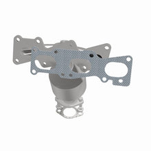 Load image into Gallery viewer, Magnaflow Catalytic Converter Direct Fit Magnaflow 07-09 Hyundai Santa Fe 3.3L Direct Fit Converter
