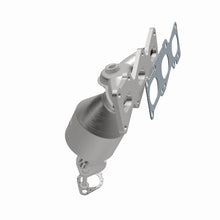 Load image into Gallery viewer, Magnaflow Catalytic Converter Direct Fit Magnaflow 07-09 Hyundai Santa Fe 3.3L Direct Fit Converter
