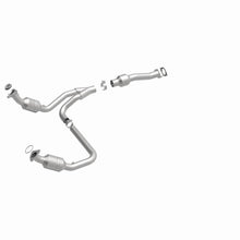 Load image into Gallery viewer, Magnaflow Catalytic Converter Direct Fit Magnaflow 09-14 Chevrolet Express 1500 4.3L Direct Fit Converter
