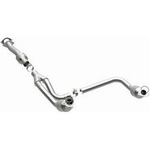 Load image into Gallery viewer, Magnaflow Catalytic Converter Direct Fit Magnaflow 09-14 Chevrolet Express 1500 4.3L Direct Fit Converter

