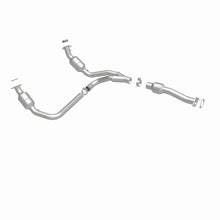 Load image into Gallery viewer, Magnaflow Catalytic Converter Direct Fit Magnaflow 09-14 Chevrolet Express 1500 4.3L Direct Fit Converter
