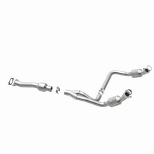Load image into Gallery viewer, Magnaflow Catalytic Converter Direct Fit Magnaflow 09-14 Chevrolet Express 1500 4.3L Direct Fit Converter
