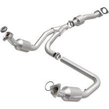 Load image into Gallery viewer, Magnaflow Catalytic Converter Direct Fit Magnaflow 09-14 Chevrolet Express 1500 4.3L Direct Fit Converter
