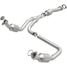 Load image into Gallery viewer, Magnaflow Catalytic Converter Direct Fit Magnaflow 09-14 Chevrolet Express 1500 4.3L Direct Fit Converter
