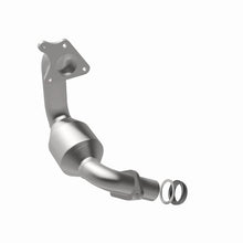 Load image into Gallery viewer, Magnaflow Catalytic Converter Direct Fit Magnaflow 11-13 Nissan Juke 1.6L Direct Fit Converter
