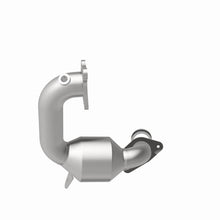 Load image into Gallery viewer, Magnaflow Catalytic Converter Direct Fit Magnaflow 11-13 Nissan Juke 1.6L Direct Fit Converter
