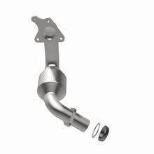 Load image into Gallery viewer, Magnaflow Catalytic Converter Direct Fit Magnaflow 11-13 Nissan Juke 1.6L Direct Fit Converter
