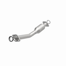 Load image into Gallery viewer, Magnaflow Catalytic Converter Direct Fit Magnaflow 11-13 Nissan Juke 1.6L Direct Fit Converter
