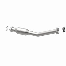Load image into Gallery viewer, Magnaflow Catalytic Converter Direct Fit Magnaflow 11-13 Nissan Juke 1.6L Direct Fit Converter
