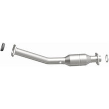 Load image into Gallery viewer, Magnaflow Catalytic Converter Direct Fit Magnaflow 11-13 Nissan Juke 1.6L Direct Fit Converter
