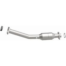 Load image into Gallery viewer, Magnaflow Catalytic Converter Direct Fit Magnaflow 11-13 Nissan Juke 1.6L Direct Fit Converter
