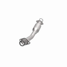Load image into Gallery viewer, Magnaflow Catalytic Converter Direct Fit Magnaflow 11-13 Nissan Juke 1.6L Direct Fit Converter
