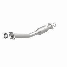 Load image into Gallery viewer, Magnaflow Catalytic Converter Direct Fit Magnaflow 11-13 Nissan Juke 1.6L Direct Fit Converter
