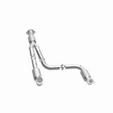 Load image into Gallery viewer, Magnaflow Catalytic Converter Direct Fit Magnaflow 12-17 Chevrolet Express 3500 6.0L Direct Fit Converter
