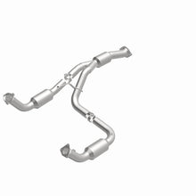 Load image into Gallery viewer, Magnaflow Catalytic Converter Direct Fit Magnaflow 12-17 Chevrolet Express 3500 6.0L Direct Fit Converter
