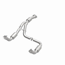 Load image into Gallery viewer, Magnaflow Catalytic Converter Direct Fit Magnaflow 12-17 Chevrolet Express 3500 6.0L Direct Fit Converter
