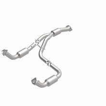 Load image into Gallery viewer, Magnaflow Catalytic Converter Direct Fit Magnaflow 12-17 Chevrolet Express 3500 6.0L Direct Fit Converter
