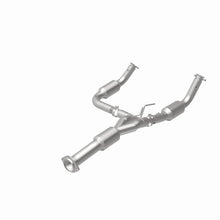 Load image into Gallery viewer, Magnaflow Catalytic Converter Direct Fit Magnaflow 12-17 Chevrolet Express 3500 6.0L Direct Fit Converter
