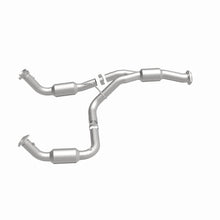 Load image into Gallery viewer, Magnaflow Catalytic Converter Direct Fit Magnaflow 12-17 Chevrolet Express 3500 6.0L Direct Fit Converter
