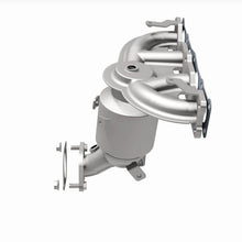Load image into Gallery viewer, Magnaflow Catalytic Converter Direct Fit Magnaflow 13-17 Hyundai Santa Fe Sport 2.4L Direct Fit Cat Converter
