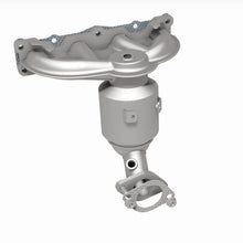 Load image into Gallery viewer, Magnaflow Catalytic Converter Direct Fit Magnaflow 13-17 Hyundai Santa Fe Sport 2.4L Direct Fit Cat Converter

