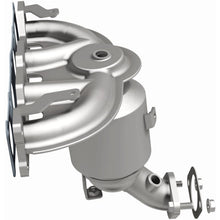 Load image into Gallery viewer, Magnaflow Catalytic Converter Direct Fit Magnaflow 13-17 Hyundai Santa Fe Sport 2.4L Direct Fit Cat Converter
