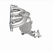 Load image into Gallery viewer, Magnaflow Catalytic Converter Direct Fit Magnaflow 13-17 Hyundai Santa Fe Sport 2.4L Direct Fit Cat Converter
