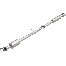 Load image into Gallery viewer, Magnaflow Catalytic Converter Direct Fit Magnaflow 14-15 Kia Sportage 2.4L Direct Fit Cat Converter
