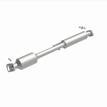 Load image into Gallery viewer, Magnaflow Catalytic Converter Direct Fit Magnaflow 14 Hyundai Sonata 2.4L Direct Fit Cat Converter

