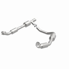 Load image into Gallery viewer, Magnaflow Catalytic Converter Direct Fit Magnaflow 2006 Ford E-250 5.4L Direct Fit Converter
