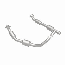 Load image into Gallery viewer, Magnaflow Catalytic Converter Direct Fit Magnaflow 2006 Ford E-250 5.4L Direct Fit Converter

