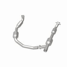 Load image into Gallery viewer, Magnaflow Catalytic Converter Direct Fit Magnaflow 2006 Ford E-250 5.4L Direct Fit Converter
