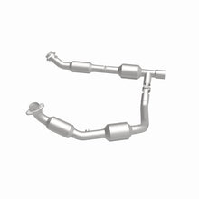 Load image into Gallery viewer, Magnaflow Catalytic Converter Direct Fit Magnaflow 2006 Ford E-250 5.4L Direct Fit Converter
