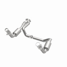 Load image into Gallery viewer, Magnaflow Catalytic Converter Direct Fit Magnaflow 2007 Chevrolet Silverado 1500 Classic 4.8L Direct Fit Converter
