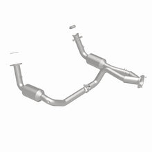 Load image into Gallery viewer, Magnaflow Catalytic Converter Direct Fit Magnaflow 2007 Chevrolet Silverado 1500 Classic 4.8L Direct Fit Converter
