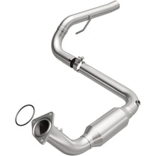 Load image into Gallery viewer, Magnaflow Catalytic Converter Direct Fit Magnaflow 2007 Chevrolet Silverado 1500 Classic 6.0L Direct Fit Converter
