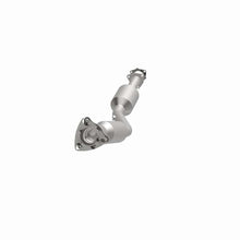 Load image into Gallery viewer, Magnaflow Catalytic Converter Direct Fit Magnaflow 2007 Saturn Vue 2.4L Direct Fit Converter
