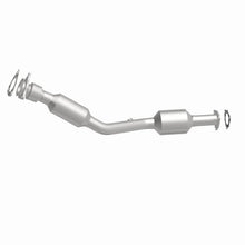 Load image into Gallery viewer, Magnaflow Catalytic Converter Direct Fit Magnaflow 2007 Saturn Vue 2.4L Direct Fit Converter
