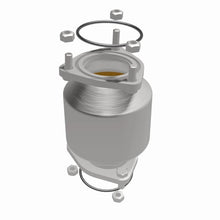 Load image into Gallery viewer, Magnaflow Catalytic Converter Direct Fit MagnaFlow Conv DF California 04-05 Suzuki Forenza L4-2.0LGAS
