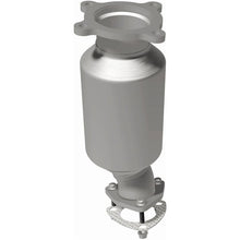 Load image into Gallery viewer, Magnaflow Catalytic Converter Direct Fit Magnaflow Conv Direct Fit 18-20 Audi Q5 Underbody
