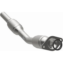 Load image into Gallery viewer, Magnaflow Catalytic Converter Direct Fit MagnaFlow Conv Direct Fit Converter 05-08 Toyota Corolla 1.8L
