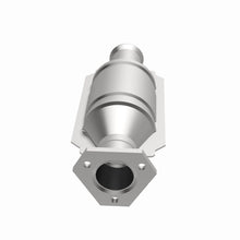 Load image into Gallery viewer, MagnaFlow Exhaust Products Catalytic Converter MagnaFlow Exhaust Products Magnaflow Standard Grade Direct-Fit Catalytic Converter 22916
